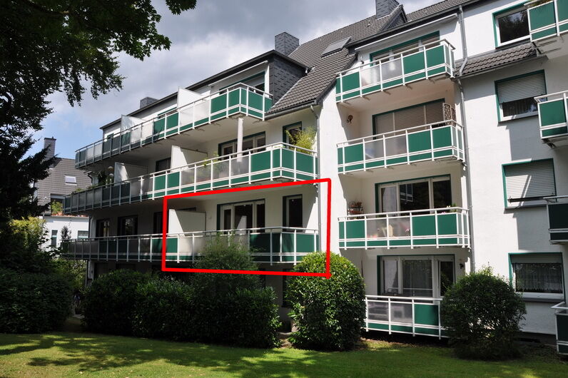 Immobilienmakler Karcher in Essen Rüttenscheid: Dachgeschosswohnung in Essen Holsterhausen zum Verkauf Immobilienmakler Karcher in Essen Rüttenscheid: Dachgeschosswohnung in Essen Holsterhausen zum Verkauf